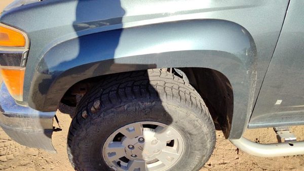 04-12 Gmc Canyon Driver Left Front Wheel Flare Moulding Fender Stealth Gray 46U — photo 2
