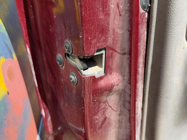 97-05 Chevy Venture Driver Left Front Door Latch With Rods/Cables Oem — photo 2