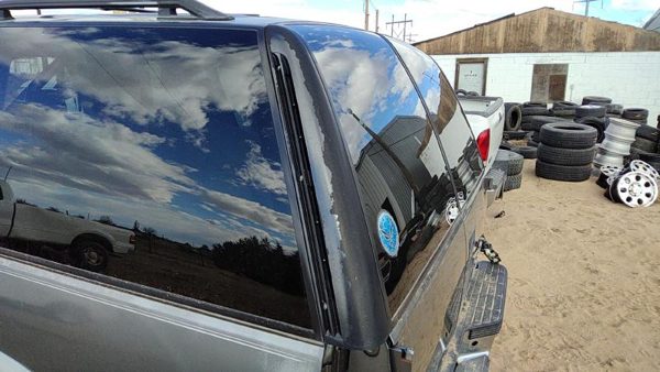 96-99 Chevy Suburban Driver Left Rear Corner Moulding On Quarter Panel Oem — photo 2