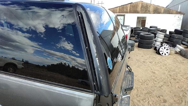 96-99 Chevy Suburban Driver Left Rear Corner Moulding On Quarter Panel Oem — photo 1