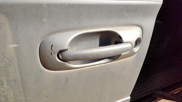 01-07 Caravan Driver Left Front Outside Door Handle Ps2 Bright Silver Metallic — photo 4