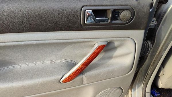 2001-2004 Vw Passat Driver Left Rear Door Trim Panel With Switches Back Gray — photo 4