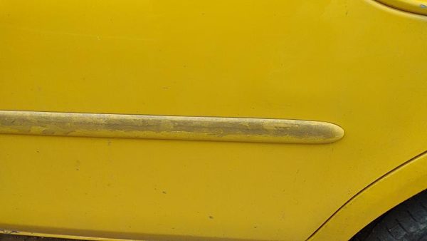 2000-2005 Dodge Neon Driver Left Rear Moulding From Door Back Trim Strip Yellow — photo 2