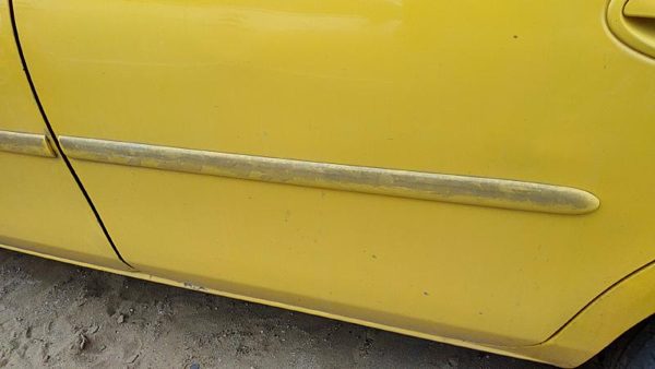 2000-2005 Dodge Neon Driver Left Rear Moulding From Door Back Trim Strip Yellow — photo 1