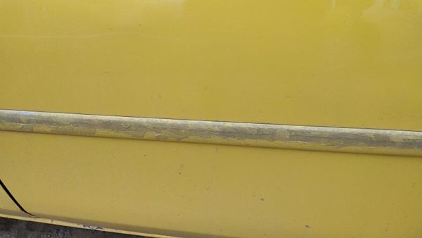 2000-2005 Dodge Neon Driver Left Rear Moulding From Door Back Trim Strip Yellow — photo 3