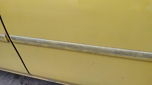 2000-2005 Dodge Neon Driver Left Rear Moulding From Door Back Trim Strip Yellow — photo 4