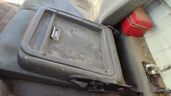 95-07 Isuzu Npr Center Console Arm Rest Oem Gray — photo 3