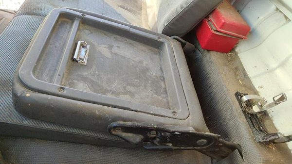 95-07 Isuzu Npr Center Console Arm Rest Oem Gray — photo 1