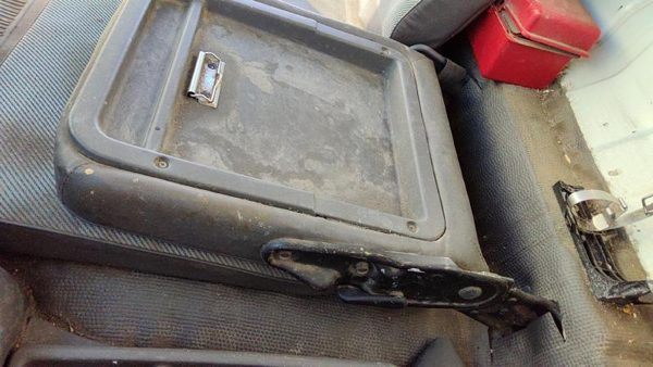 95-07 Isuzu Npr Center Console Arm Rest Oem Gray — photo 4