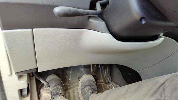 04-08 Pacifica Lower Dash Under Column Knee Bolster Trim Panel Oem Gray Da — photo 1