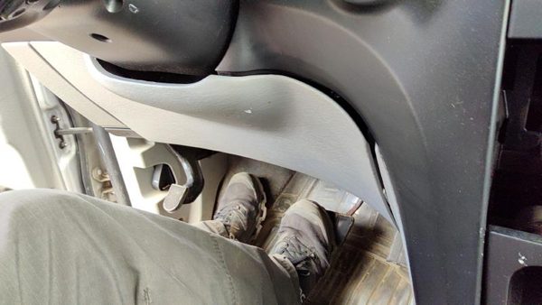 04-08 Pacifica Lower Dash Under Column Knee Bolster Trim Panel Oem Gray Da — photo 4