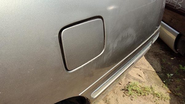 1999 Cadillac DeVille Fuel Tank Door 46A Beige — photo 3
