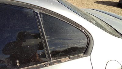 00-05 Pontiac Bonneville Driver Left Rear Vent Window Back Door Glass With Frame