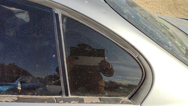 00-05 Pontiac Bonneville Driver Left Rear Vent Window Back Door Glass With Frame — photo 3