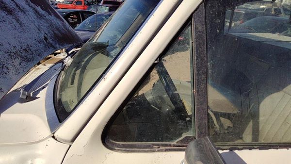 80-90 Ford F150 Driver Left Front Vent Window Small Door Glass With Frame Oem — photo 3