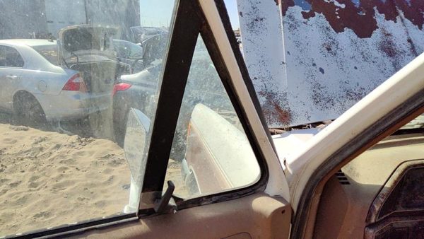 80-90 Ford F150 Driver Left Front Vent Window Small Door Glass With Frame Oem — photo 4