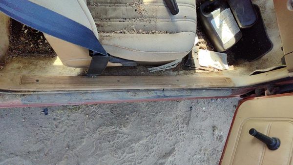 1985 Pontiac Sunbird Passenger Right Lower Sill Step Moulding Trim Panel Oem Tan — photo 1