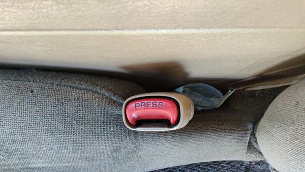 2000-2003 Dodge Durango Driver Left Front Seat Belt Buckle Receiver Oem Tan — photo 2