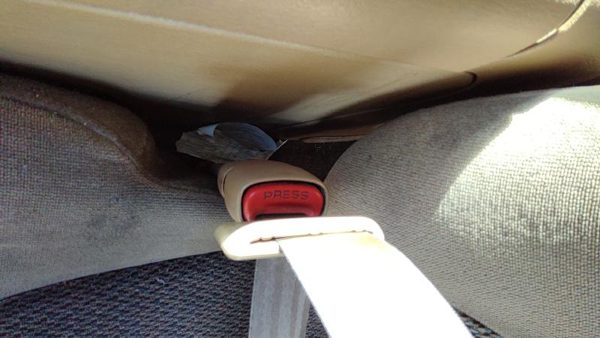 2000-2003 Dodge Durango Driver Left Front Seat Belt Buckle Receiver Oem Tan — photo 3