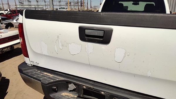2008 Chevy Silverado 2500 Trunk/decklid/hatch/tailgate White 50U — photo 6