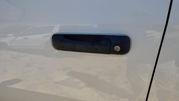 2016 Ram 1500 Outside Door Handle LH Dodge White PW7 — photo 2