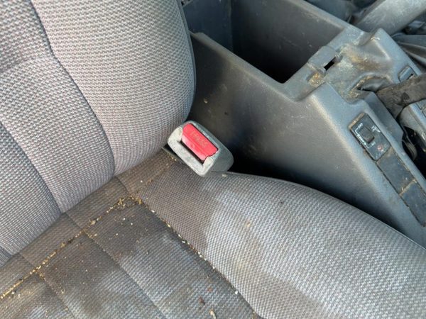 1992-1995 Nissan Pathfinder Passenger Right Front Seat Belt Buckle Receiver Gray — photo 2