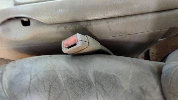 1995-1998 Silverado 2500 Driver Left Front Seat Belt Buckle Receiver Oem Tan 52D — photo 2