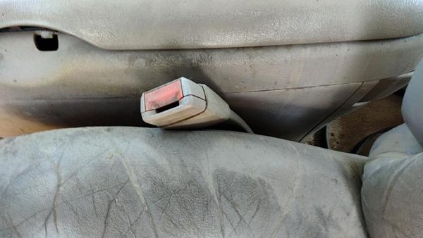 1995-1998 Silverado 2500 Driver Left Front Seat Belt Buckle Receiver Oem Tan 52D — photo 3