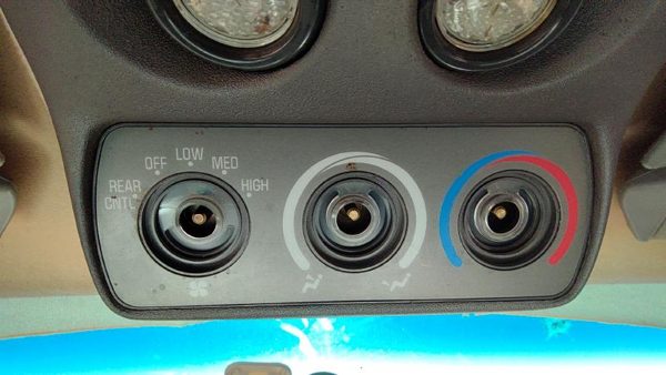 1994 Suburban 1500 Heater A/c Control Chevy 16195485 — photo 1