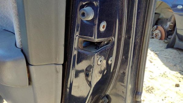 1997-2001 Toyota Camry Passenger Right Front Door Latch With Rods/Cables Oem — photo 1