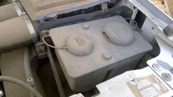 88-97 Ford F450 Coolant Reservoir Radiator Overflow Tank Bottle Oem 7.5L — photo 2