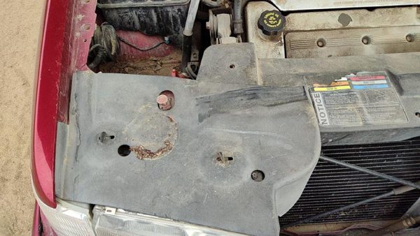 96-02 Eldorado Top Plastic Cover Set Above Radiator Support Sight Shield — photo 2