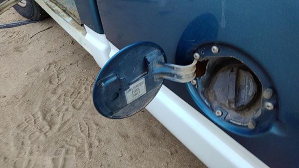 88-00 Chevy Silverado 1500 Fuel Tank Door With Hinge Gas Lid Oem Filler — photo 4