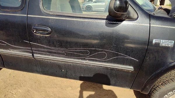 1997 Ford F-150 Front Door RH Black Ua — photo 3