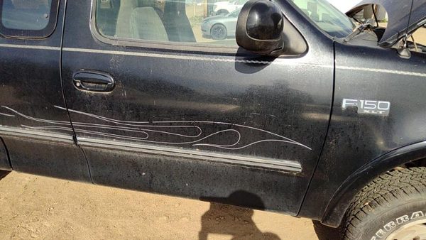 1997 Ford F-150 Front Door RH Black Ua — photo 2