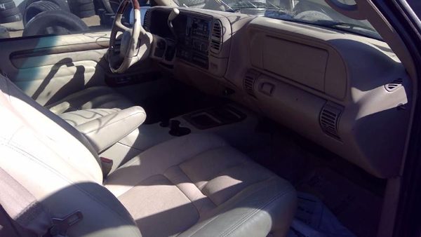 2000 Cadillac Escalade — vehicle photo 9