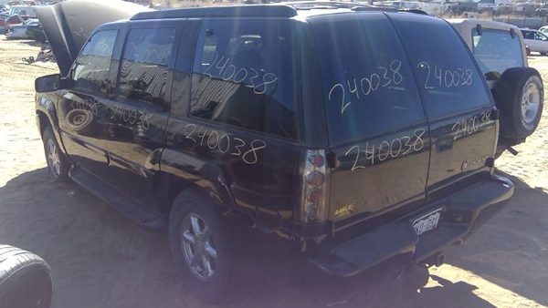 2000 Cadillac Escalade — vehicle photo 7