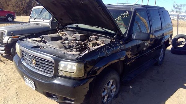 2000 Cadillac Escalade — vehicle photo 4
