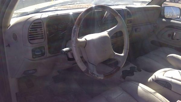2000 Cadillac Escalade — vehicle photo 5