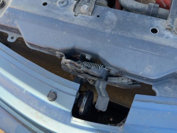 2005 Toyota Prius Radiator Support — photo 3