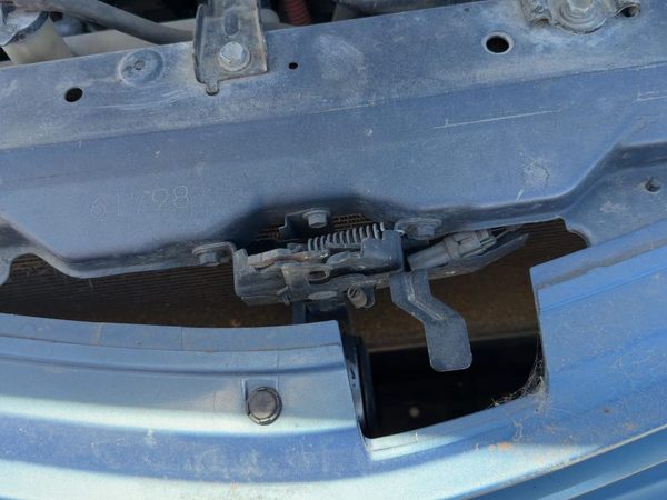 2005 Toyota Prius Radiator Support — photo 5