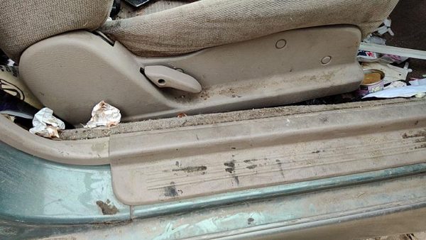 00-04 Legacy Outback Passenger Right Side Seat Trim Panel Oem Tan — photo 1