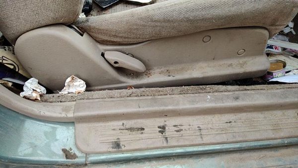 00-04 Legacy Outback Passenger Right Side Seat Trim Panel Oem Tan — photo 2