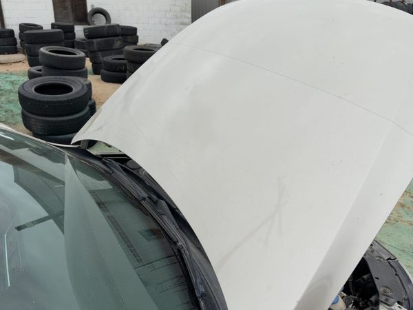2014 Volkswagen Jetta Hood Beige — photo 2