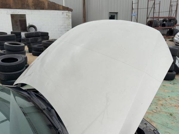 2014 Volkswagen Jetta Hood Beige — photo 4