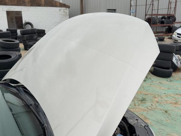 2014 Volkswagen Jetta Hood Beige — photo 3