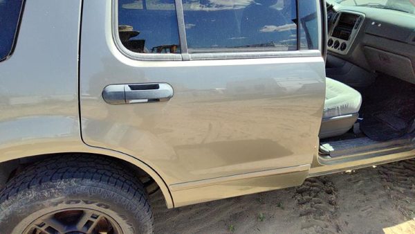 2005 Ford Explorer Rear Door RH Gold Tk — photo 5