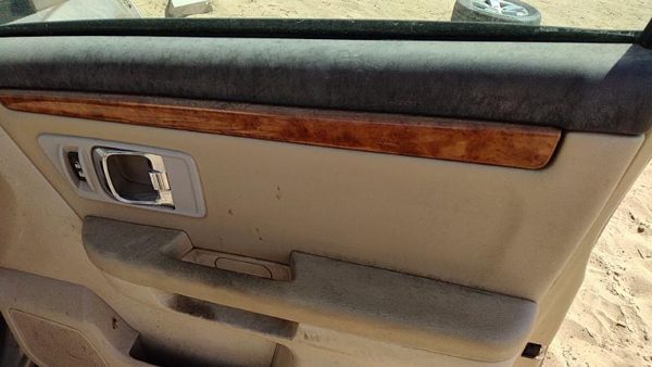 07-08 Grand Vitara Xl-7 Passenger Right Front Door Trim Panel With Switches Tan — photo 2