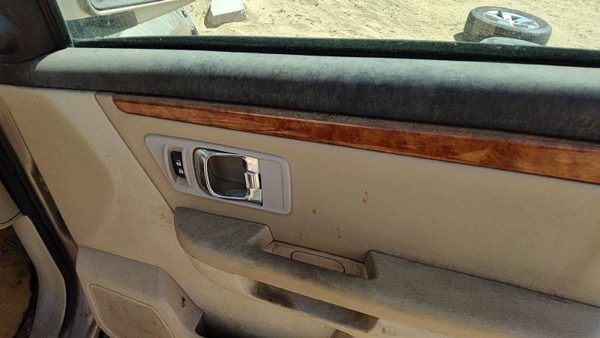 07-08 Grand Vitara Xl-7 Passenger Right Front Door Trim Panel With Switches Tan — photo 3