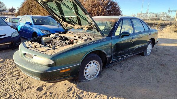 1996 Oldsmobile 88 Front Door RH Green — photo 4